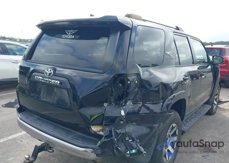 2018 Toyota 4Runner Trd Off Road z USA, uszkodzony, nr VIN JTEBU5JR9J5540373